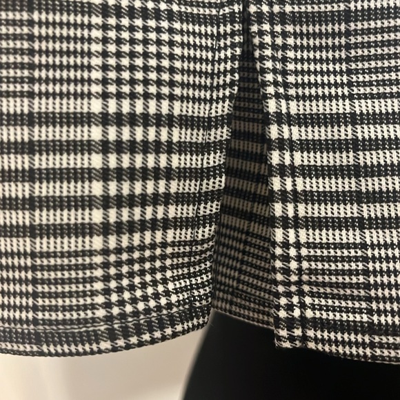 La La Land Creative Skort in windowpane plaid (xs- 26” inch waist NWOT; SAMPLE - Picture 4 of 9